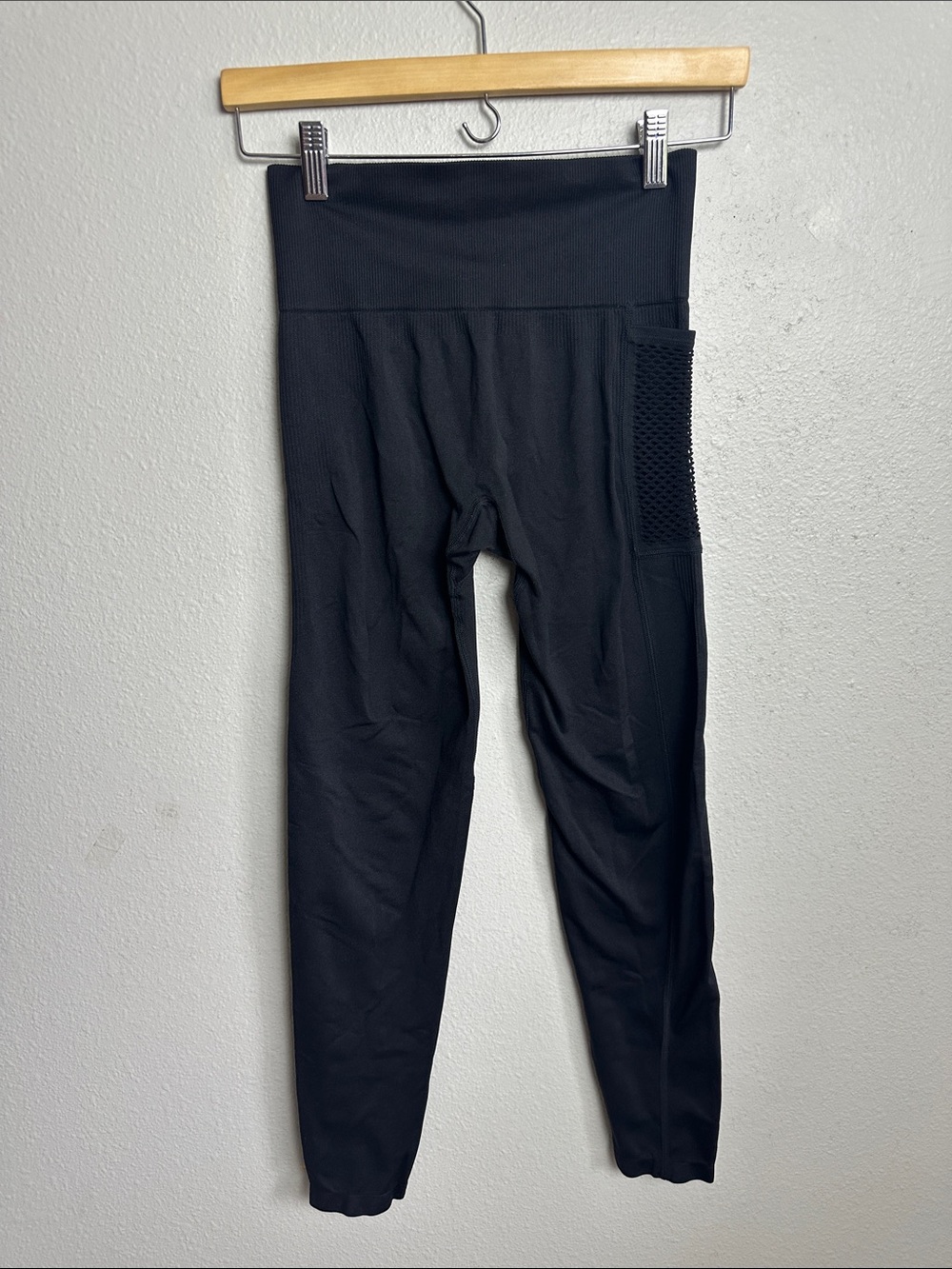 PINK Victoria's Secret Black High-Waist cool and comfy Leggings with Side Pocket - Picture 3 of 5